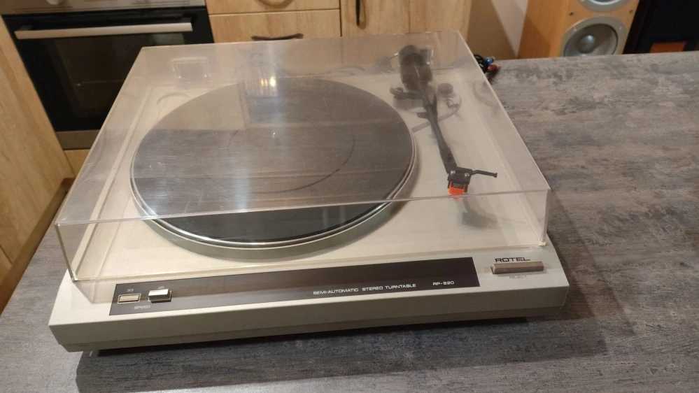 Rotel RP-820
