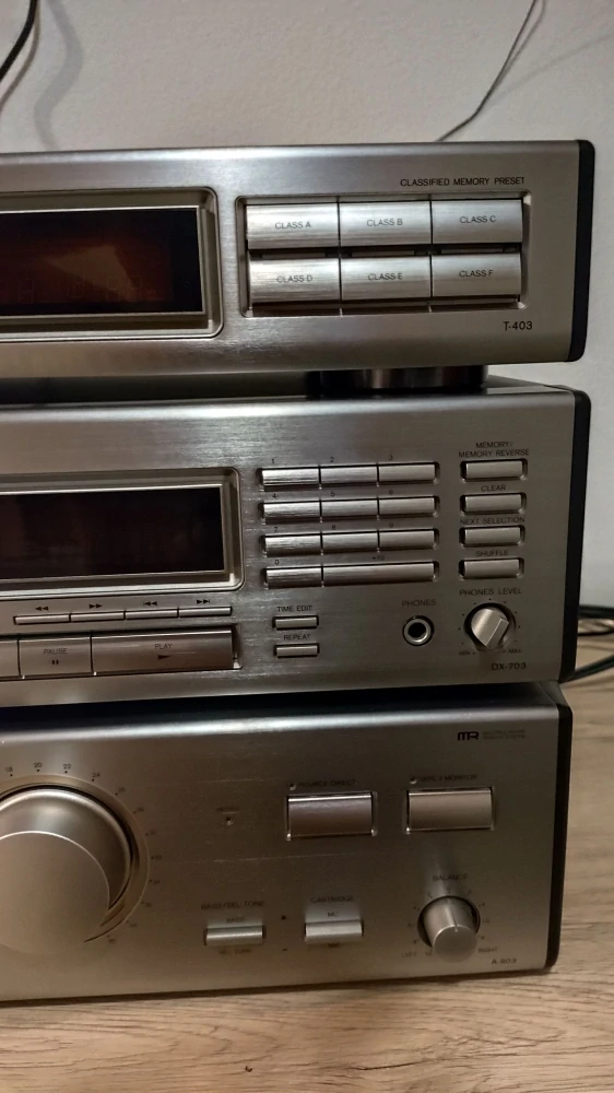 Onkyo (Zesilovač A-803, CD DX-703, Tuner T-403)