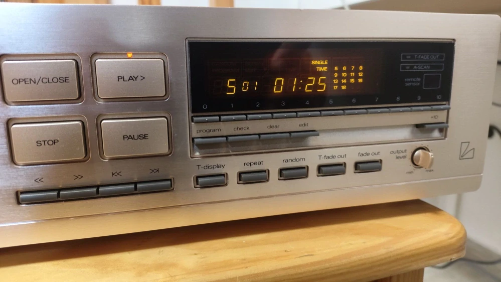 Luxman D-375