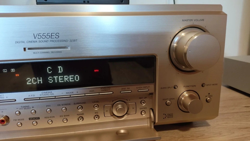 Sony STR-V555ES