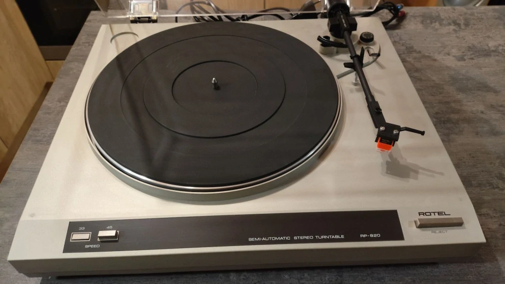Rotel RP-820