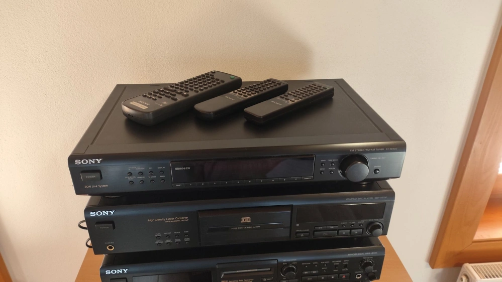 Sony (TA-FE530R, MDS-JE500, CDP-XE700, ST-SE500)