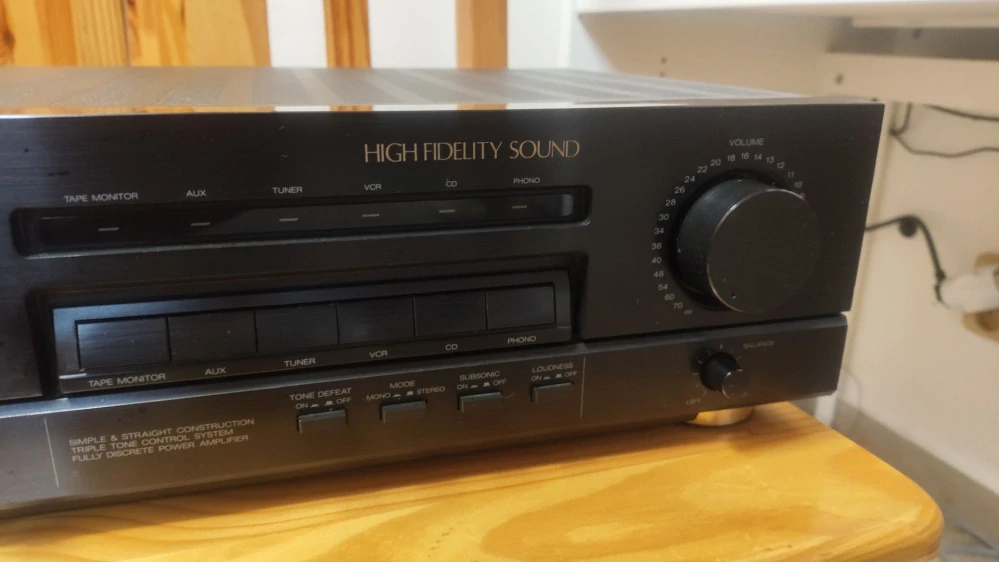 Akai AM-26