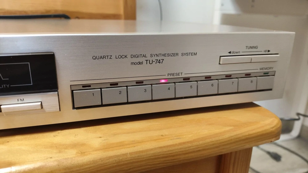 Denon TU-747