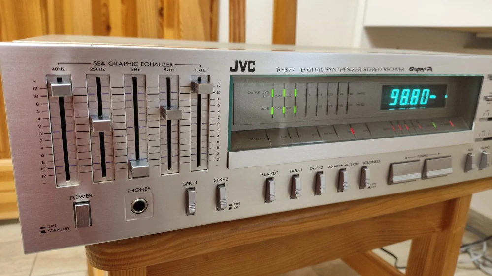 JVC R-S77