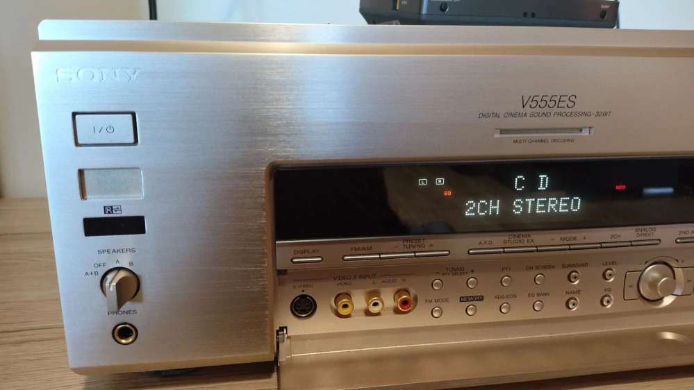 Sony STR-V555ES