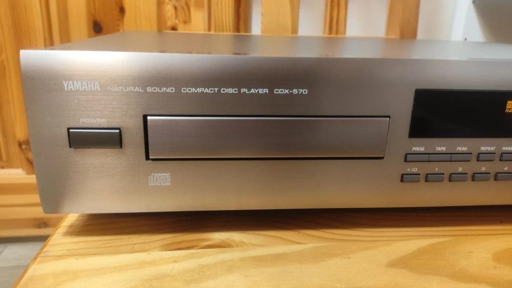 Yamaha CDX-570 (Titan)