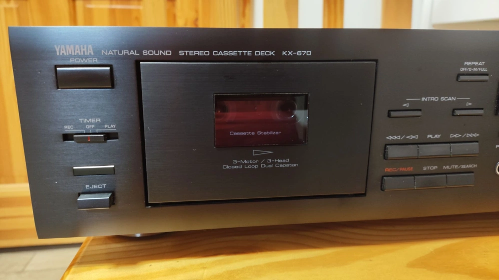 Yamaha KX-670