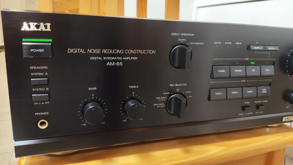 Akai AM-65