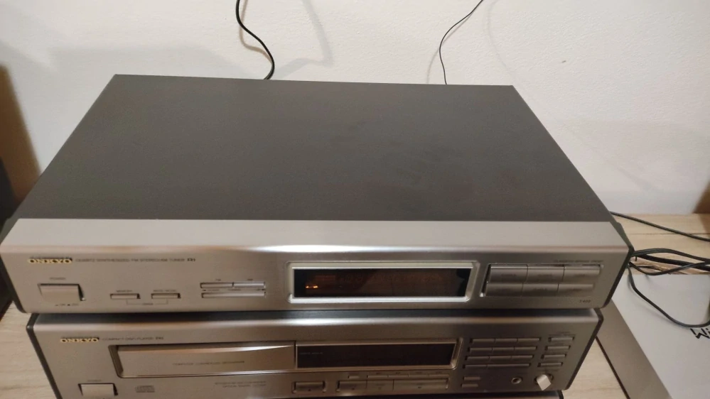 Onkyo (Zesilovač A-803, CD DX-703, Tuner T-403)