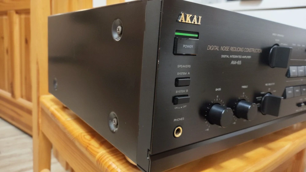 Akai AM-65