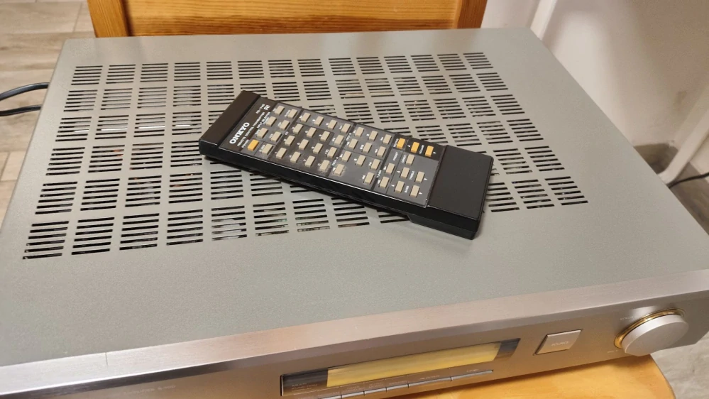 Onkyo R-100