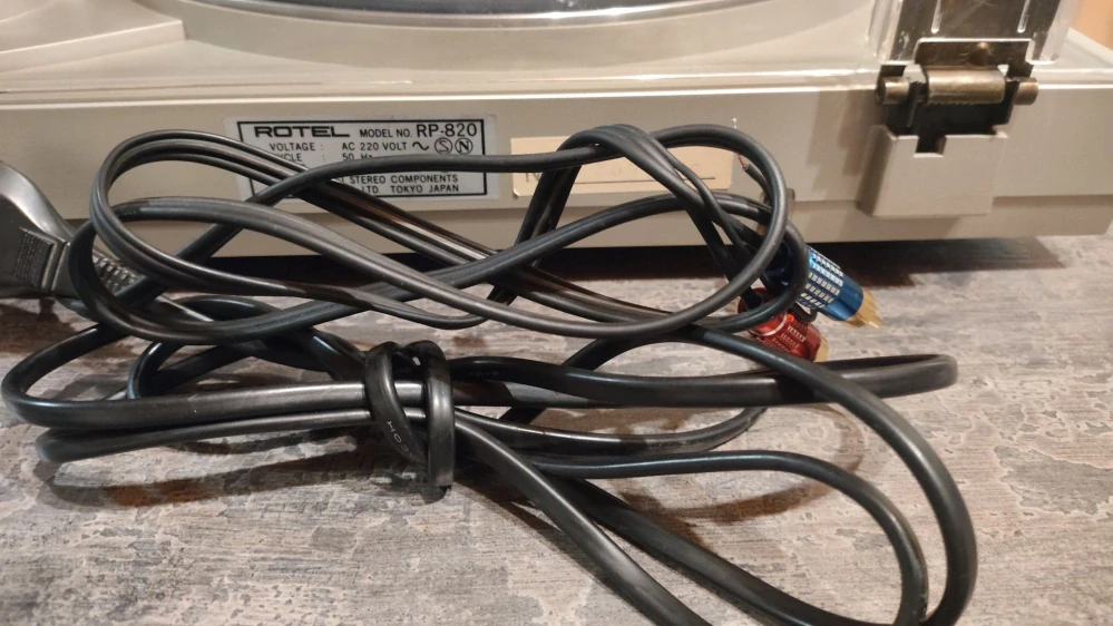 Rotel RP-820