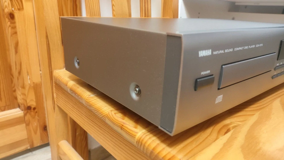 Yamaha CDX-570 (Titan)