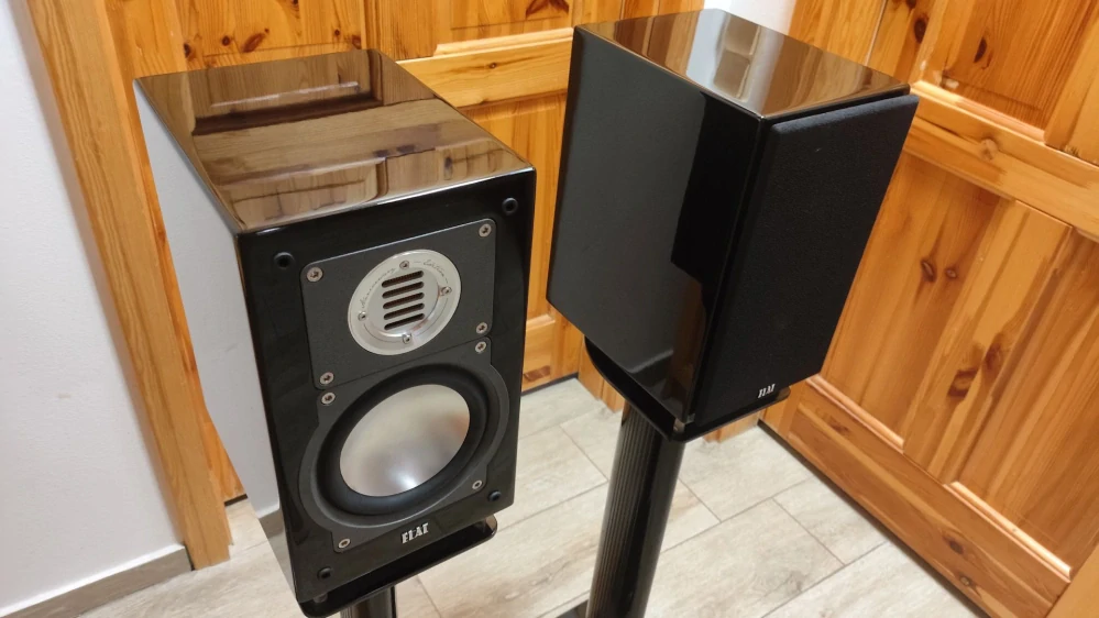 ELAC BS 203 Anniversary Edition (SW H) + originální stojany LS 70