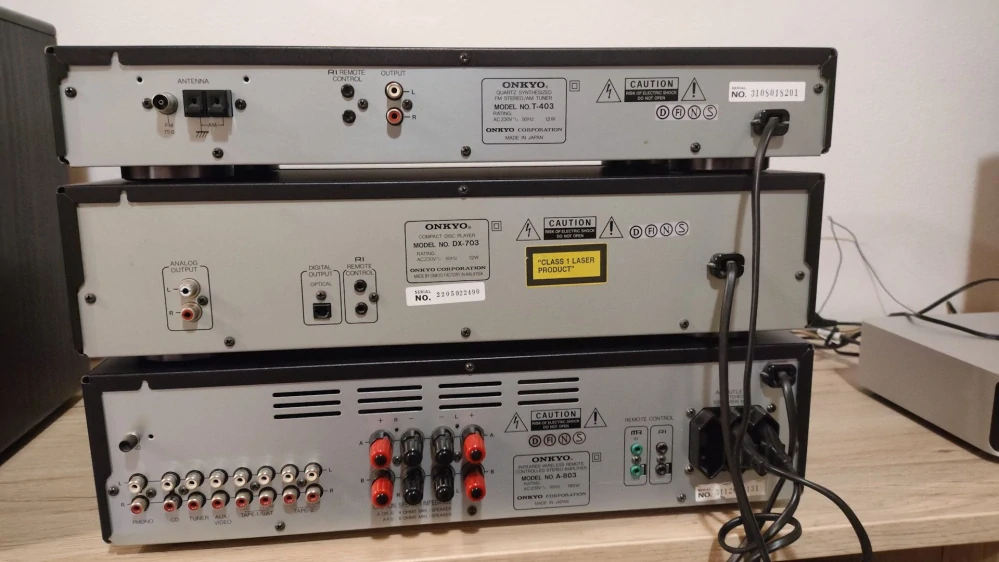 Onkyo (Zesilovač A-803, CD DX-703, Tuner T-403)