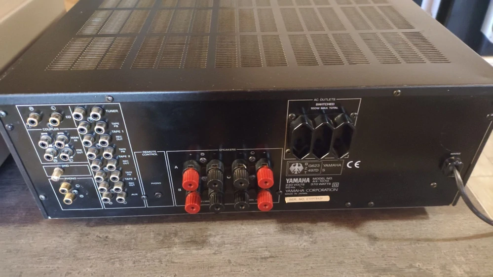 Yamaha AX-1070