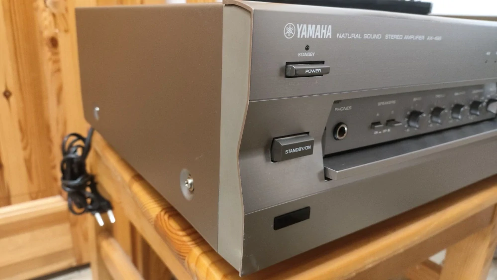 Yamaha AX-496 – Špičkový stereo zesilovač