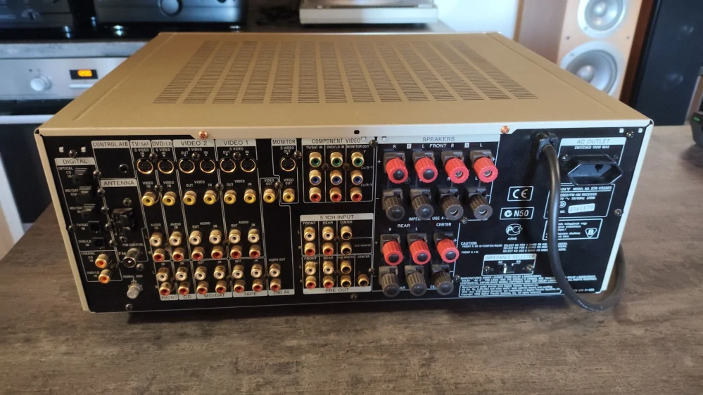 Sony STR-V555ES
